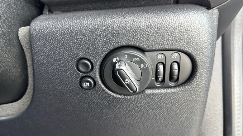 MINI Hatchback 135kW Cooper S Level 1 33kWh 3dr Auto Electric Hatchback